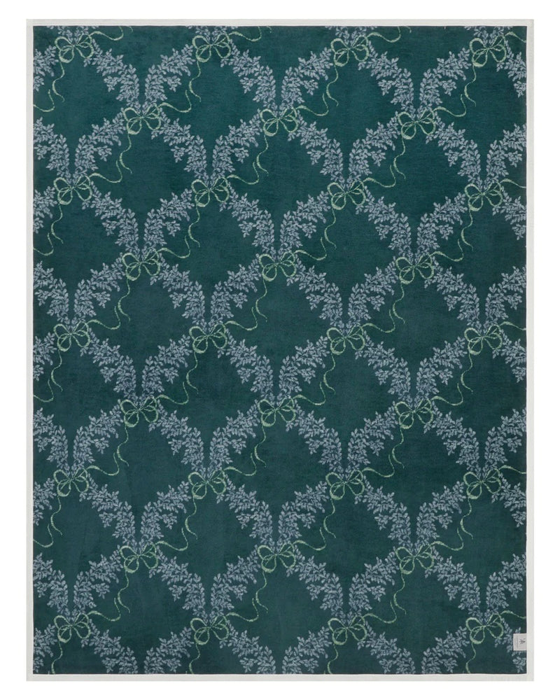 Chappy Wrap Boxwood Wreaths Blanket