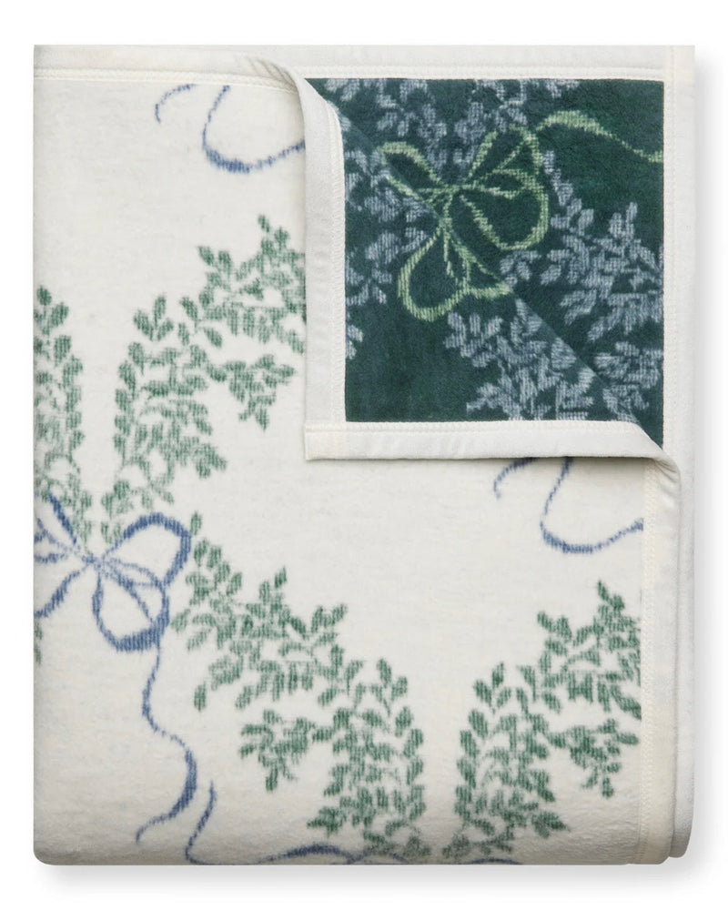 Chappy Wrap Boxwood Wreaths Blanket