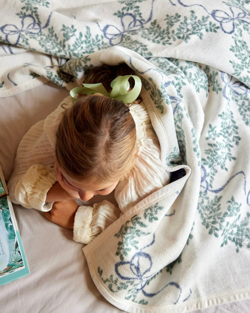 Chappy Wrap Boxwood Wreaths Blanket