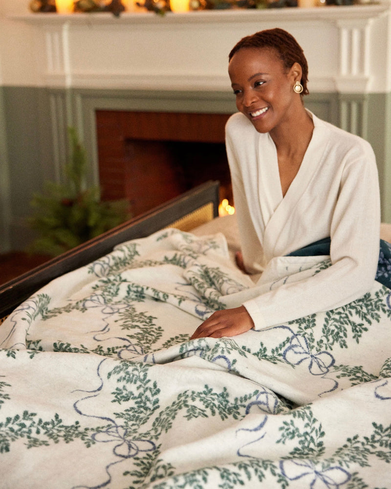 Chappy Wrap Boxwood Wreaths Blanket